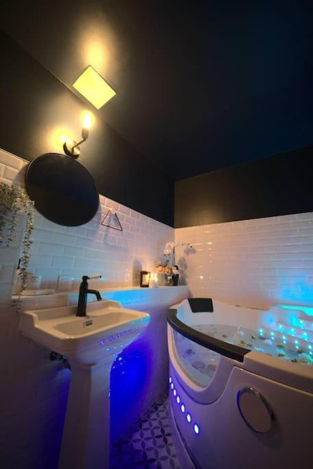 Luxury Room Jacuzzi Centre Ville Haut De Gamme Mulhouse Exterior photo