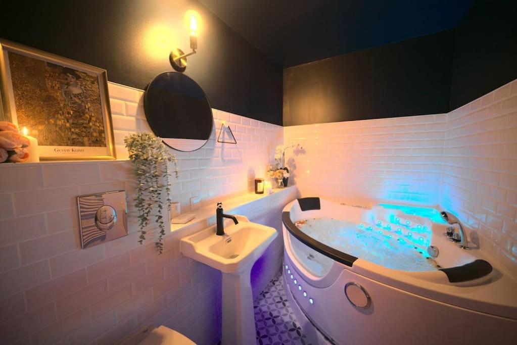 Luxury Room Jacuzzi Centre Ville Haut De Gamme Mulhouse Exterior photo